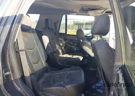 2015 Cadillac Escalade Premium z USA, uszkodzony, nr VIN 1GYS3CKJ3FR238088